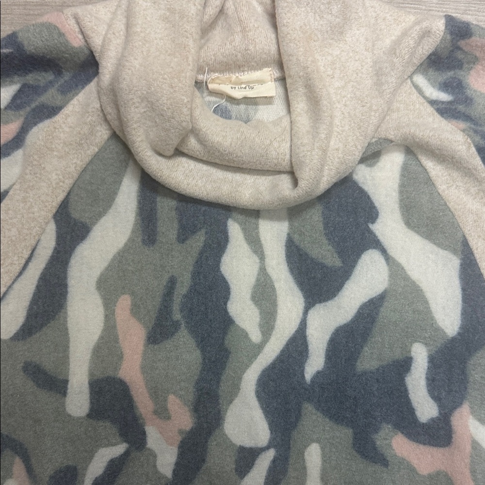 143 Story SOFT Camouflage Patterned Turtleneck Sweater NWOT Size M - Picture 3 of 6